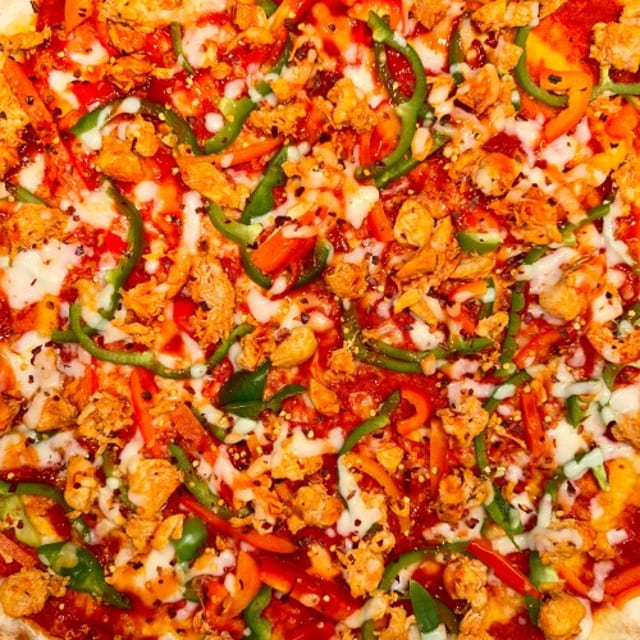 Spicy Chicken & Peppers Pizza (Red Sauce).